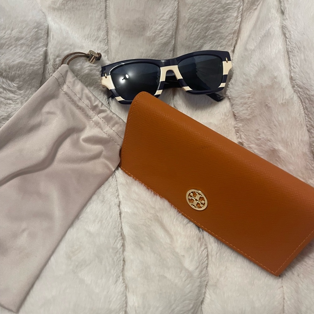 Tory Burch Black and Orange Sunglasses Accessories - Picture 5 of 5
